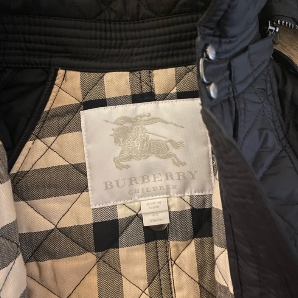 BURBERRY Quilted detachable Hooded Black Jacket!! Girls Size 6Y!! - Picture 5 of 10